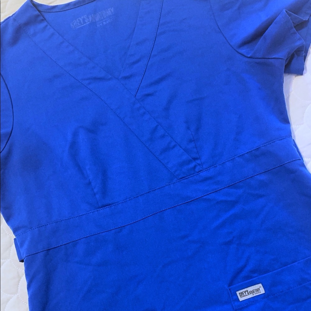 Grey’s Anatomy Modern Fit Mock Top Scrub Top